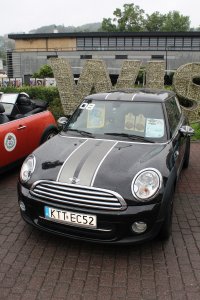 Uczestnicy II Turystycznego Rajdu MINI na wiślańskim deptaku